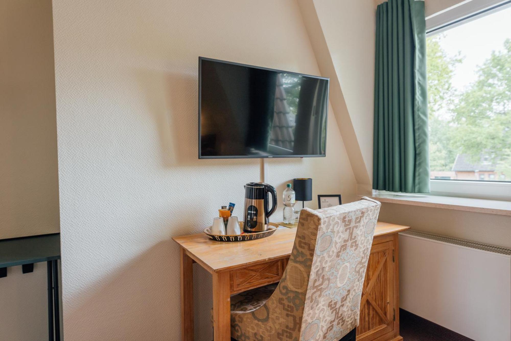 Hotel Thesdorfer Hof Pinneberg Bagian luar foto